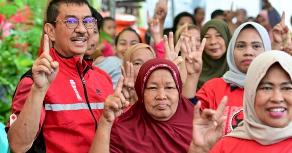 Kampanyekan Program Ganjar-Mahfud, ARW Disambut Antusias Ratusan Ibu-ibu di Pannampu
