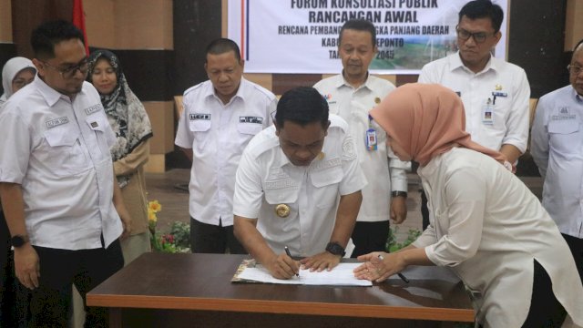 PJ Bupati Jeneponto Junaedi Bakri dalam forum RPJPD Jeneponto. Foto: Dok Humas Kominfo Jeneponto