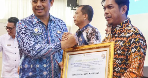 Pemkot Makassar Raih Penghargaan Predikat Zona Hijau Kepatuhan Pelayanan Publik