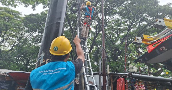 Hadapi Cuaca Ekstrem, PLN Sulselrabar Bagikan Tips dan Imbauan Penting untuk Warga