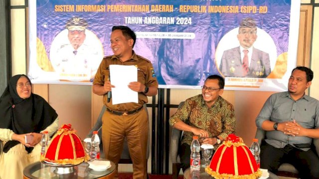  PJ Bupati Jeneponto Junaedi Bakri Saat menghadiri dan Menutup kegiatan Bimtek Yang digelar Oleh BPKAD. Foto: dok Humas Kominfo Jeneponto