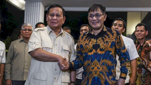 Kebersamaan Prabowo Subianto dan Budiaman Sudjatmiko yang kini kompak dalam politik. Foto: dok cnn