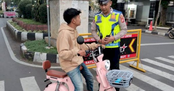 Pengguna Motor Listrik Masuk Jalan Raya, Kasatlantas Polrestabes Makassar: Cuman Bisa Ditegur