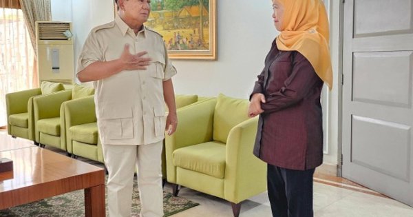 Khofifah Selamati Prabowo saat Bertemu di Halim: Jangan Lupakan Jatim