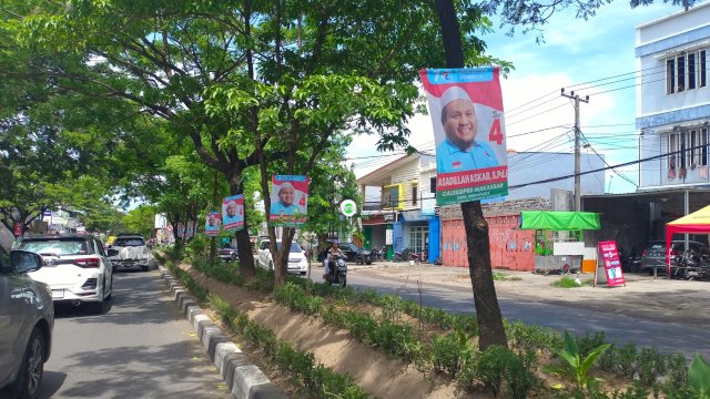APK Parpol di ruas jalan Vetran Selatan. Foto: harian.news/sinta