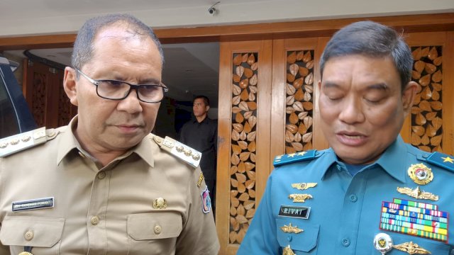 Laksda TNI Rivai bersama Wali Kota Makassar. Foto: harian.news/sinta