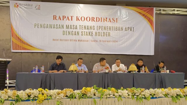 Suasana rapat koordinasi pengawasan masa tenang dan penertiban APK dan stakeholder di hotel Horison, Sabtu (10/2/2024). Foto: harian.news/sinta