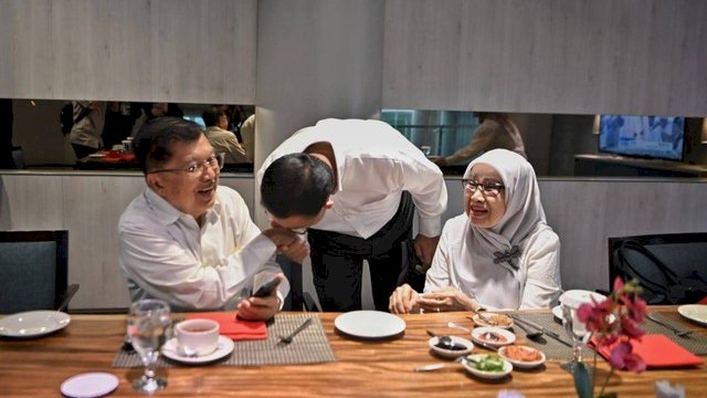 Calon Presiden nomor urut 01 Anies Baswedan pamit sungkem ke JK, sebelum menuju lokasi kampanye di JIS. Foto: ist 