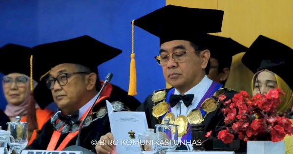 Kukuhkan Tiga Guru Besar Baru, Rektor Prof JJ: Cermin Kualitas Unhas Meningkatkan Kualitas