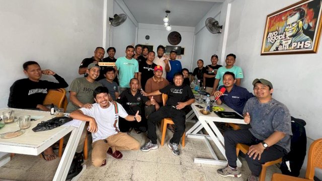 Kopdar komunitas driver online Grab (SGC), di Warkop D'K10, Rabu (31/1/2024). Foto: dok HN