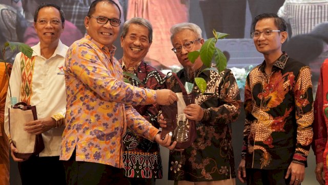 Wali Kota Makassar Moh Ramdhan Pomanto bersama sejumlah tokoh umat Kristiani dalam perayaan Natal Oikumene. Foto: dok