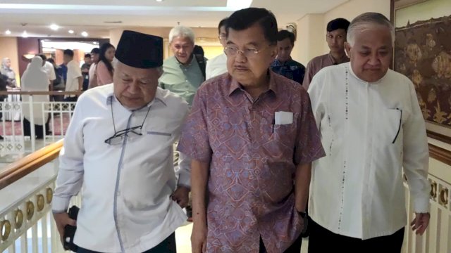 Jusuf Kalla di tengah-tengah tokoh muslim lainnya. Foto: dok
