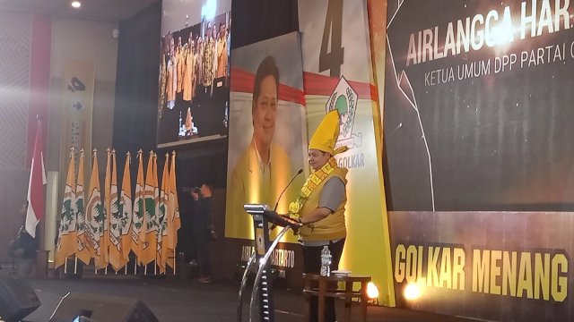 Airlangga Hartarto dalam onsolidasi Pemenangan Partai Golkar di Hotel Claro Makassar, Kamis (1/2/2024). Foto: harian.news/sinta