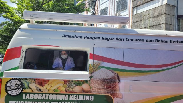 Pemeriksaan pangan di pasar Sambung Jawa, Makassar. Foto: harian.news/sinta