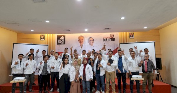 Khawatir akan Kemunduran Demokrasi, Sahabat Mahfud Sulsel Kukuhkan 58 Advokat Dukung Paslon 03