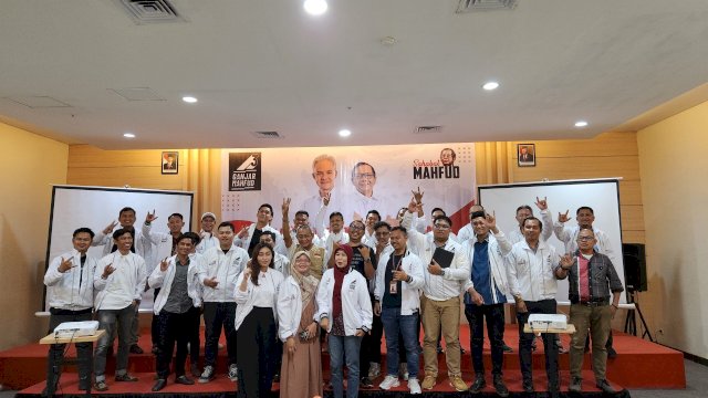 Sejumlah Advokat di Sulsel menyatakan dukungannya atas Paslon 03 Ganjar-Mahfud. Foto: harian.news/sinta