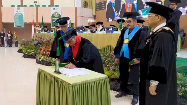 Pengukuhan sejumlah professor di UMI Makassar. Foto: harian.news/sinta
