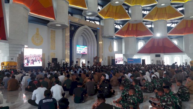 Susana Dzikir dan Doa Kebangsaan untuk mengawal Pemilu, di Masjid 99 Kubah Asmaul Husna, Kawasan Center Point Of Indonesia (CPI), Senin (12/2/2024) sore. Foto: harian.news/sinta