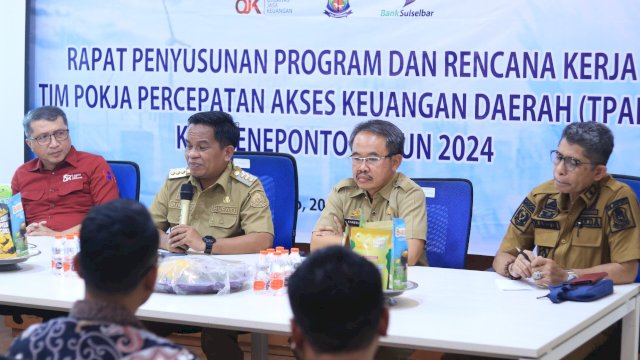 PJ Bupati Jeneponto Junaedi Bakri saat rakor dengan Himbara dan OJK. Foto: harian.news/aswin