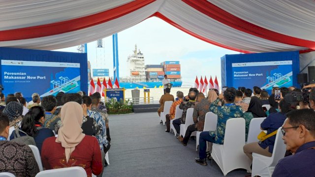 Presiden RI Joko Widodo saat memberikan sambutan pada peresmian Proyek Strategis Nasional, Makassar New Port (MNP) Kamis (22/2/2024). Foto: harian.news/rasak
