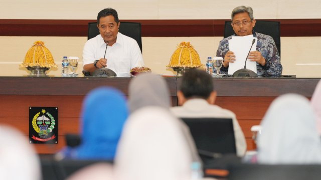 PJ Gubernur Sulsel rapat bersama kepada OPD. Foto: dok