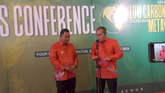 Wali Kota Makassar Mohammad Ramdhan Pomanto bersama Penjabat Gubernur Sulsel, Bahtiar Baharuddin di Rakorsus Pemkot Makassar Tahun 2024, hotel Fourt point by Sheraton, Senin (26/2/2024). Foto: harian.news/sinta