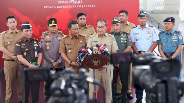 Wali Kota Makassar bersama jajaran pejabat daerah lainnya usai bertemu Presiden Jokowi di Istana Negara. Foto: dok
