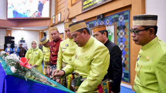 Pj Gubernur Sulsel Bahtiar Baharuddin meresmikan penggunaan aplikasi MPP. Foto: dok