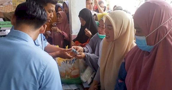 Gelar Pangan Murah di Halaman Kantor DKP Sinjai, Warga Antusias Antre Sejak Pagi