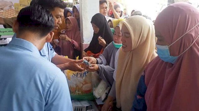 Pangan murah di halaman kantor DKP Sinjai. Foto: HN/Bagoes