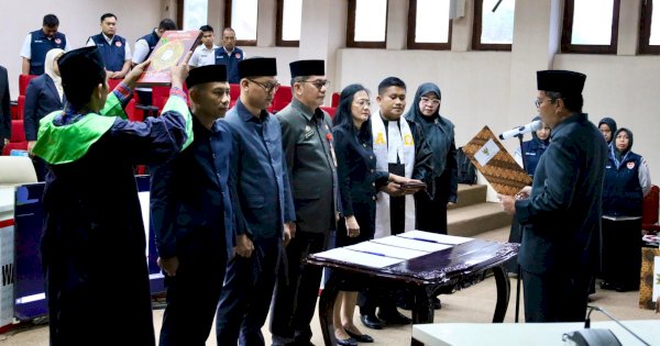 Lantik 4 Pejabat Disdukcapil Makassar, Danny Komitmen Lakukan Evaluasi 3 Bulan Sekali