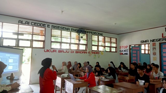 Himafisio F.Kep Unhas Baksos Fisioterapi Serentak di 3 Desa di Bulukumpa