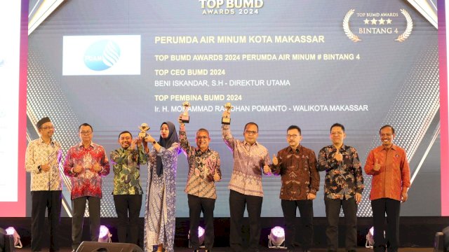 Beni Iskandar Diganjar Penghargaan Top CEO BUMD 2024