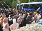 Komunitas Senam Sabtu Sehat Unismuh Makassar Berbagi 1000 Paket Buka Puasa ke Mahasiswa