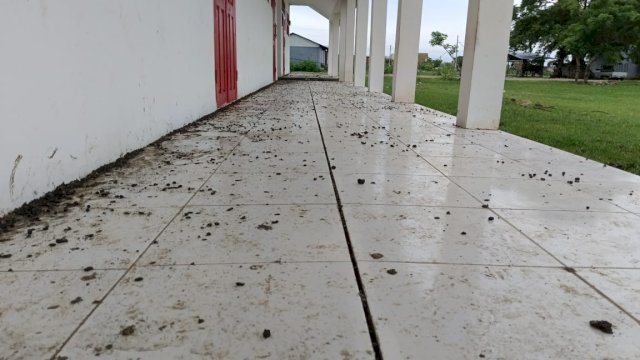 Penampakan unit sekolah baru yang ada di wilayah Kecamatan Binamu, Kabupaten Jeneponto. Belum lama usai diresmikan beberapa bagian bangunan sudah rusak. Foto: HN/Aswin