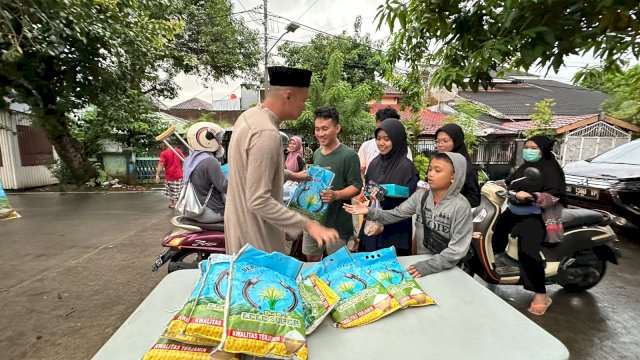 Jumat Berkah, Bos Benteng Kupa Group Kembali Berbagi