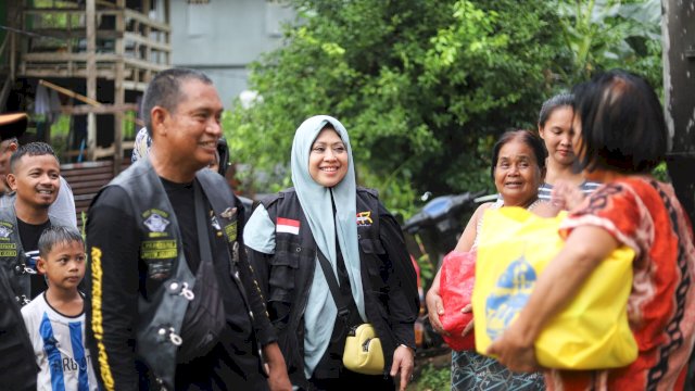Komunitas Motor Parepare Bersama Erna Rasyid Taufan Berbagi Sembako