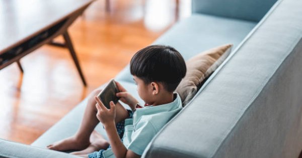 Batasan Usia Bermedsos Usulan Meutya Hafid: Telah Diberlakukan di Australia