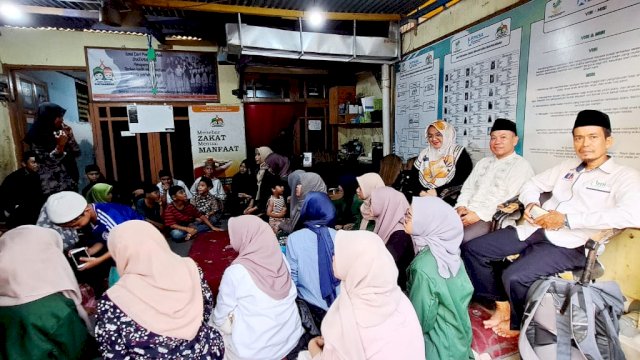 Prodi Komunikasi UMI menggelar buka puasa bersama anak yatik di Panti Asuhan Shafamarwah Jalan Toddopuli X Makassar. (Foto: Dosen Prodi Komunkasi UMI)