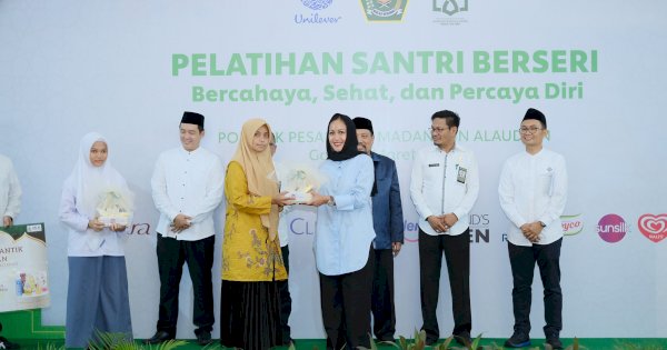 Brand Sunsilk, Citra, dan Glow & Lovely Kampanyekan #AksiCantik kepada Ribuan Santri di Makassar