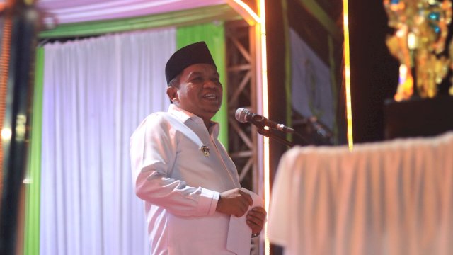PJ Bupati Jeneponto Junaedi Bakri saat memberikan sambutan di desa Pallantikang, Kecamatan Bangkala, Kabupaten Jeneponto. Foto: dok Humas Kominfo Jeneponto