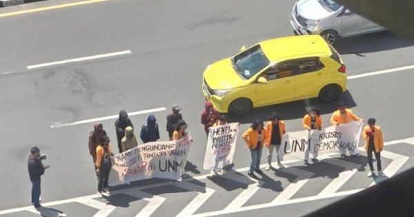 Gelar Aksi, Mahasiswa UNM Tuntut Transparansi dan tak Ada Kecurangan dalam Pilrek