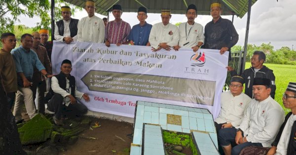Lembaga Trah GTS Ziarah dan Syukuran Renovasi Makam Raja dan Ulama di Sanrobone