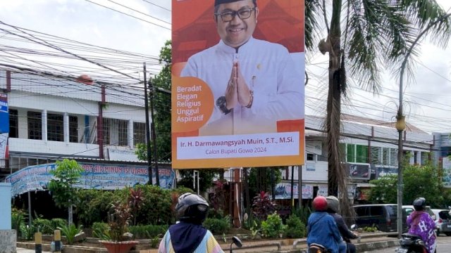 Salah satu baliho politik Darmawangsyah Muin. Foto: HN/Yusrizal