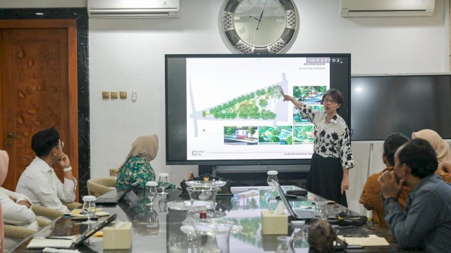 CSR Kalla Group bahkan memaparkan Detail Enginering Design (DED) kepada Ketua TP PKK Indira Yusuf Ismail, Foto: dok Humas Pemkot