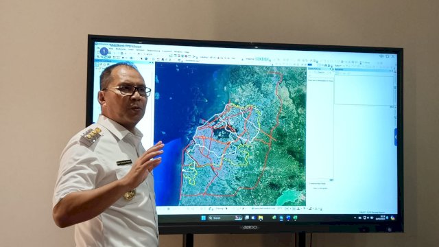 Wali Kota Makassar Mohammad Ramdhan Pomanto memaparkan rancangan rute transportasi Metro Kapsul, foto: HN/Sinta