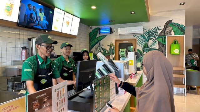 YOTTA. Minuman kekinian merek Yotta buka cabang di Gowa. (Gita/Harian.news)
