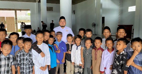 Semarak Ramadan, Kadin Gowa Bagi-bagi Sedakah ke Ponpes