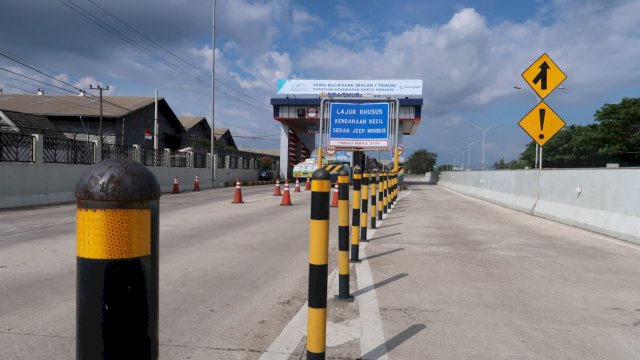 TOL. Lima gerbang tol di Makassar mulai memberlakukan penyesuaian tarif. (Foto: Humas MMN)