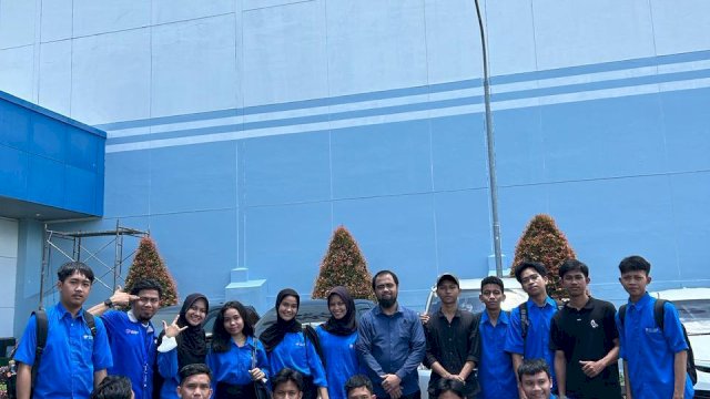 POLTEKBOS. Program studi Teknik Mekatronika Politeknik Bosowa (Poltekbos) melakukan kunjungan industri ke PT Tirya Freshindo Jaya Mayora Group Jl Malino Pakatto Kabupaten Gowa,Selasa(12/3/24). (Foto: Humas Unibos)